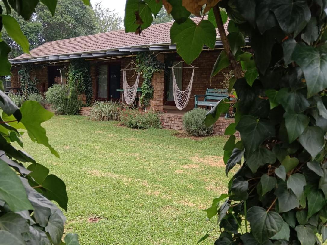 Airport Bird & Game Lodge Kempton Park Exteriör bild